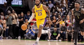 湖人以攻代守造经典逆转 41岁老詹末节再当救世主