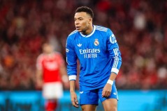 欧冠附加赛首回合，63岁穆帅染红被罚下，维尼修斯世界波助皇马先拔头筹