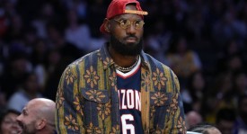 记者：詹姆斯康复进展顺利 目标是11月中旬回归赛场